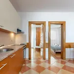 דירה Mit Schoener Terrasse By Interhome *