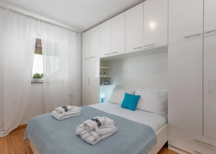 Mit Schoener Terrasse By Interhome *