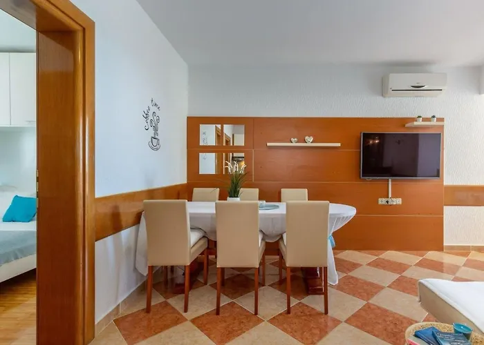 Mit Schoener Terrasse By Interhome Appartamento