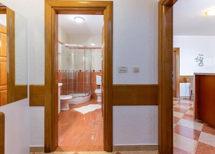 Mit Schoener Terrasse By Interhome Appartamento Dramalj