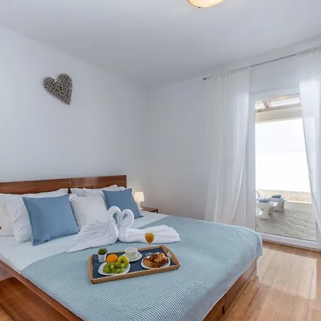 Apartamento Mit Schoener Terrasse By Interhome *