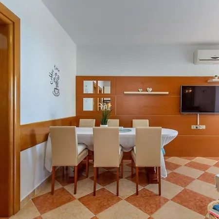 Mit Schoener Terrasse By Interhome Apartamento