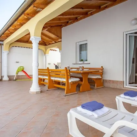 Mit Schoener Terrasse By Interhome Apartamento Dramalj
