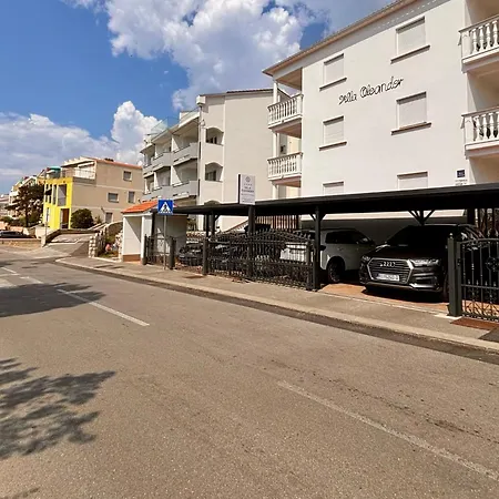 Mit Schoener Terrasse By Interhome Apartamento Dramalj