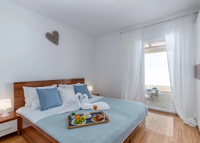 Apartamento Mit Schoener Terrasse By Interhome *