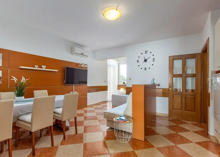 Mit Schoener Terrasse By Interhome Apartamento Dramalj