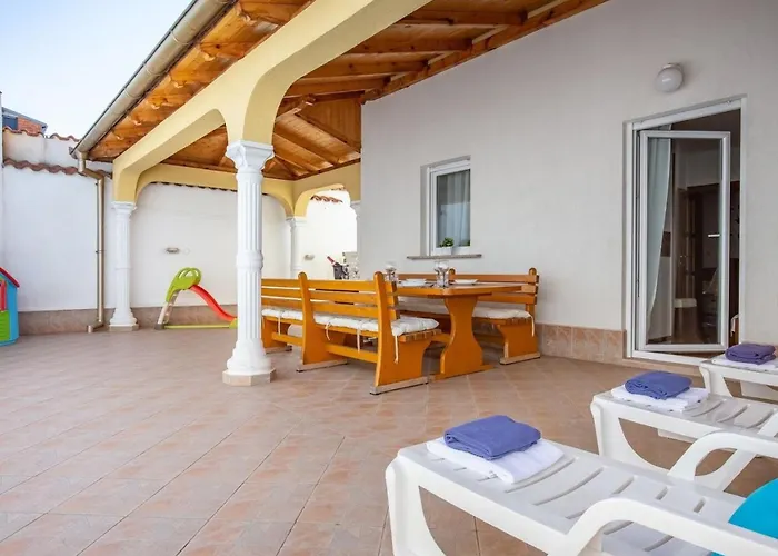 Mit Schoener Terrasse By Interhome Apartamento Dramalj