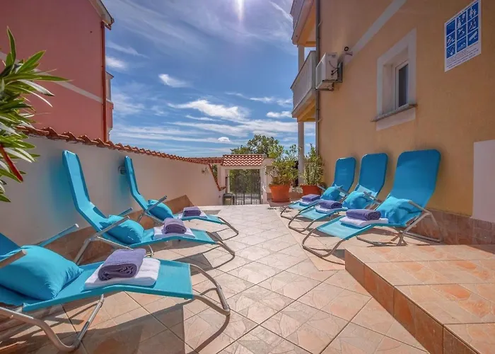 Apartamento Mit Schoener Terrasse By Interhome *